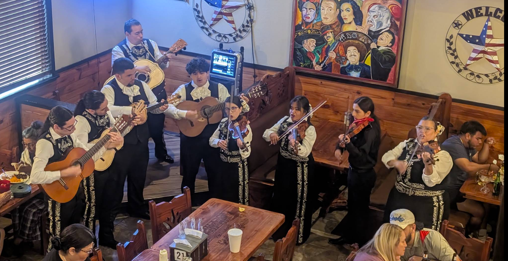 Ranchero's food, drinks and restaurant atmosphere